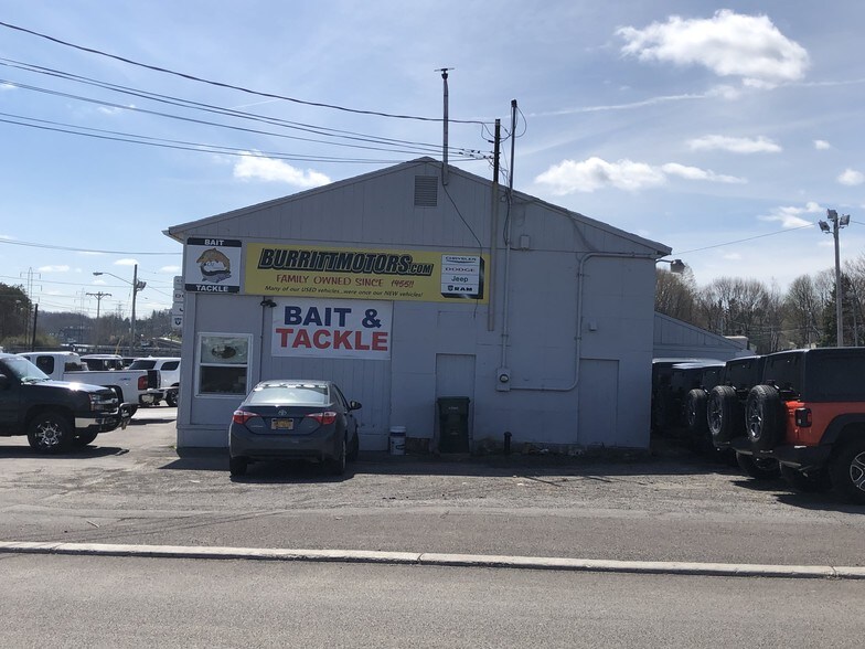 More Photos Of 420 W 1st St, Oswego Auto Dealership For Sale