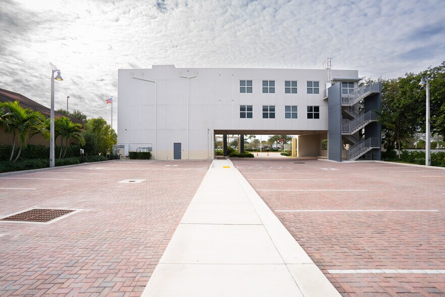 More Photos Of 4640 S University Dr, Davie Medical For Sale