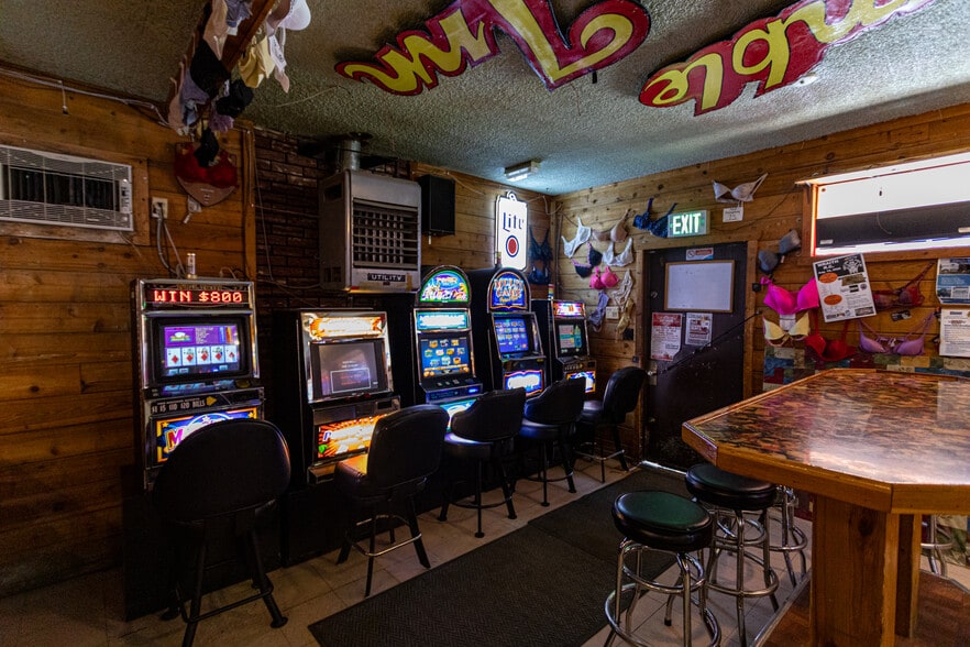 More Photos Of 13899 MT HIGHWAY 200 Hwy, Sun River Bar For Sale
