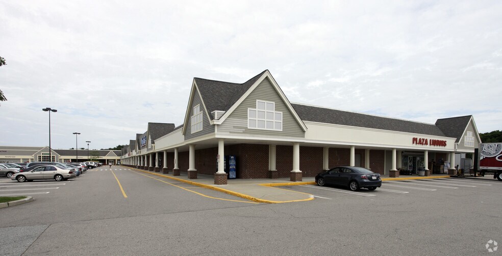 More Photos Of 113-133 Samoset St, Plymouth Storefront For Lease