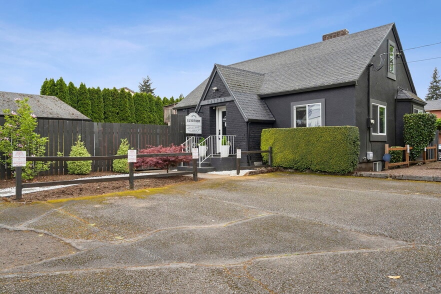 More Photos Of 17641 SE Stark St, Portland Storefront Retail Office For Sale