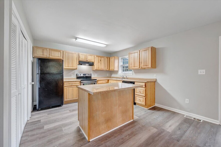 More Photos Of 1702 Elbert Dr, Roanoke Apartments For Sale