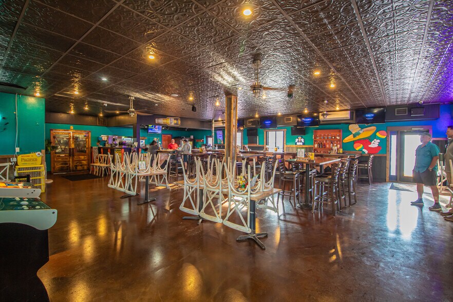 More Photos Of 130 Tamiami Trl, Punta Gorda Restaurant For Sale