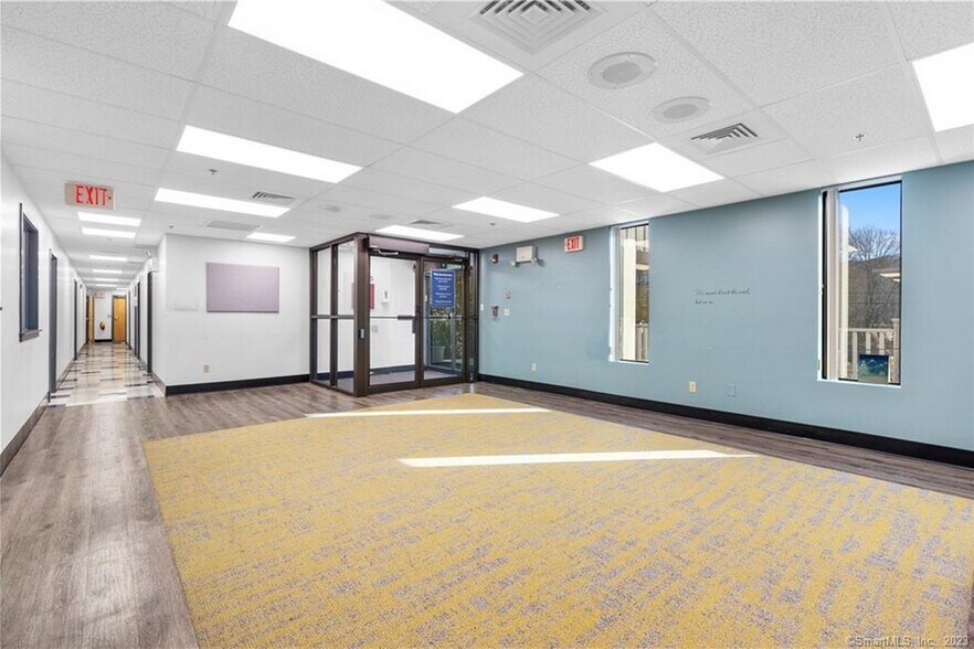 More Photos Of 192 Westbrook Rd, Essex Office For Sale