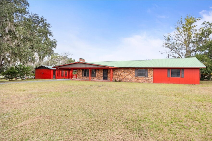 More Photos Of 274 W Kings Hwy, Center Hill Flex For Sale