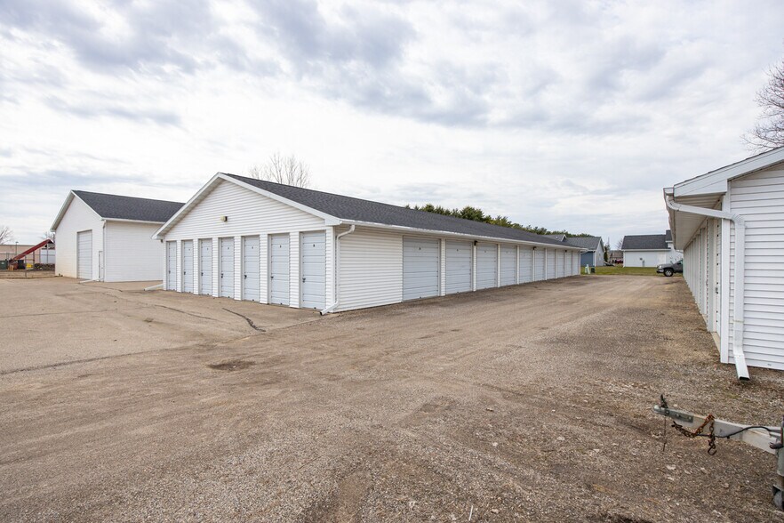 More Photos Of 1375 N Shawano St, New London Flex For Sale