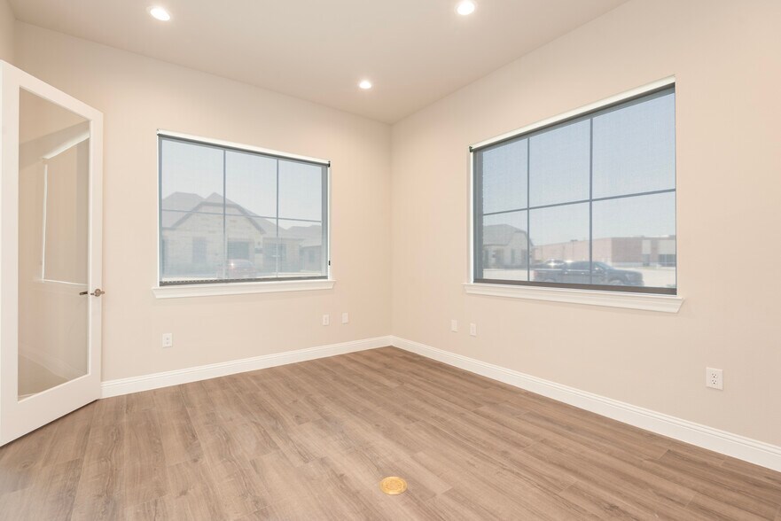 More Photos Of 2601 Little Elm Pkwy, Little Elm Office For Sale