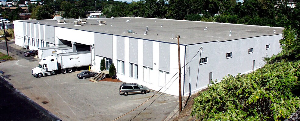 More Photos Of 585 Industrial Rd, Carlstadt Warehouse For Lease