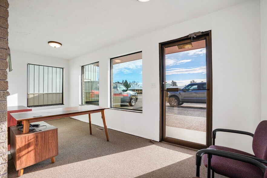 More Photos Of 1149-1159 SW 4th Ave, Ontario Office For Sale