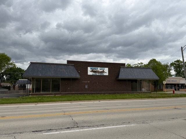 More Photos Of 1000 W Northwest Hwy, Arlington Heights Freestanding For Sale