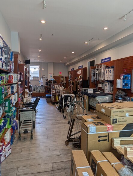 More Photos Of 1618 7th St NW, Washington Storefront Retail Office For Lease