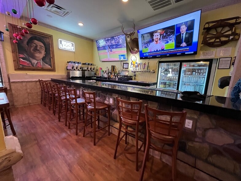 More Photos Of 805 Old Fort Pky, Murfreesboro Freestanding For Lease