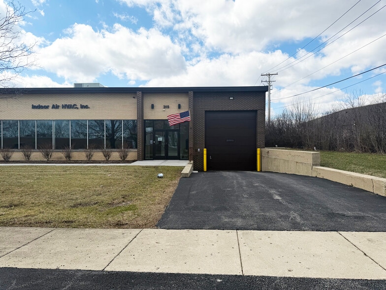 More Photos Of 315 Industrial Dr, St Charles Warehouse For Lease