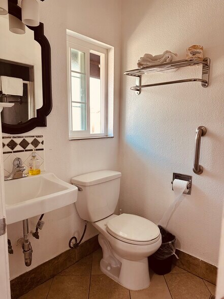 More Photos Of 5850 W Olympic Blvd, Los Angeles Hotel For Sale