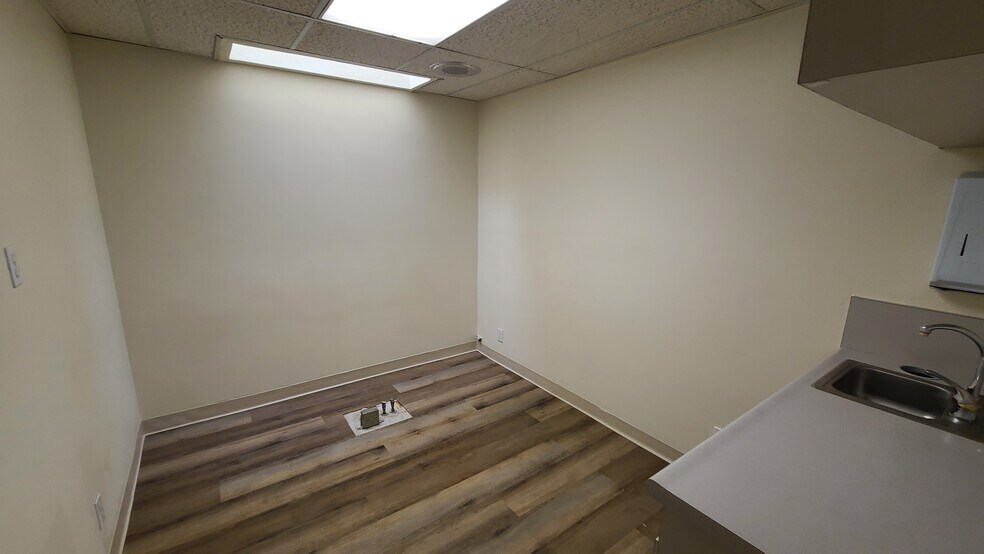 More Photos Of 215 China Grade Loop, Bakersfield Medical For Sale