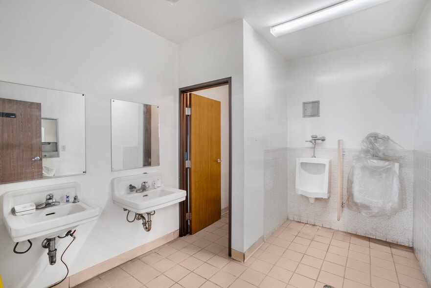More Photos Of 313 S Raymond Ave, Alhambra Warehouse For Sale