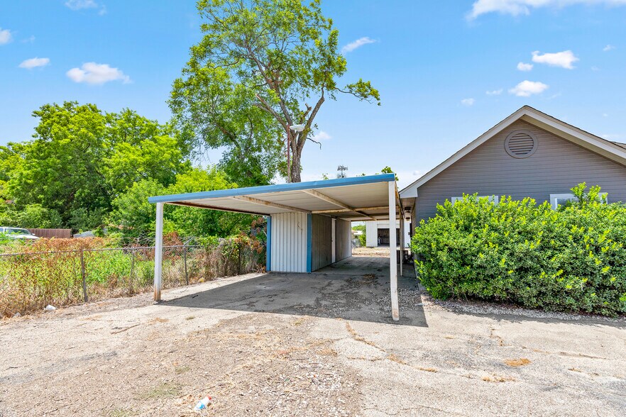 More Photos Of 105 W Walnut St, Hillsboro Flex For Sale