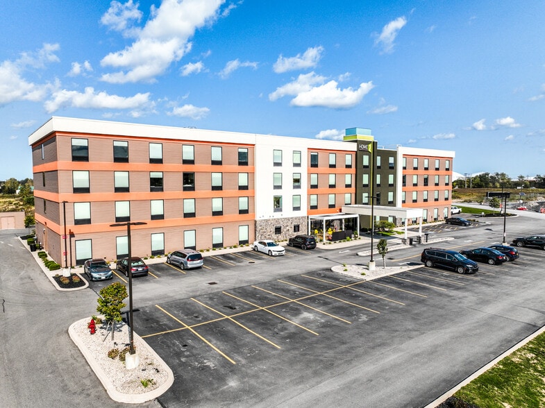 More Photos Of 400 Bellwood Dr, Rochester Hotel For Sale