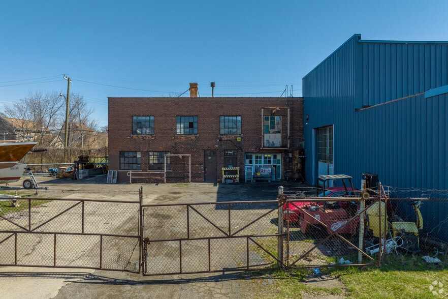 More Photos Of 834-932 Clairpointe Ave, Detroit Manufacturing For Sale
