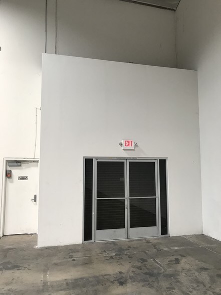 More Photos Of 3430 E Airport Way, Long Beach Warehouse For Lease