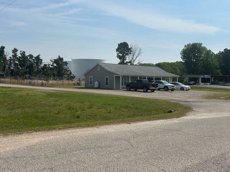 More Photos Of 2034 E Whitehill Rd, Prince George Flex For Sale