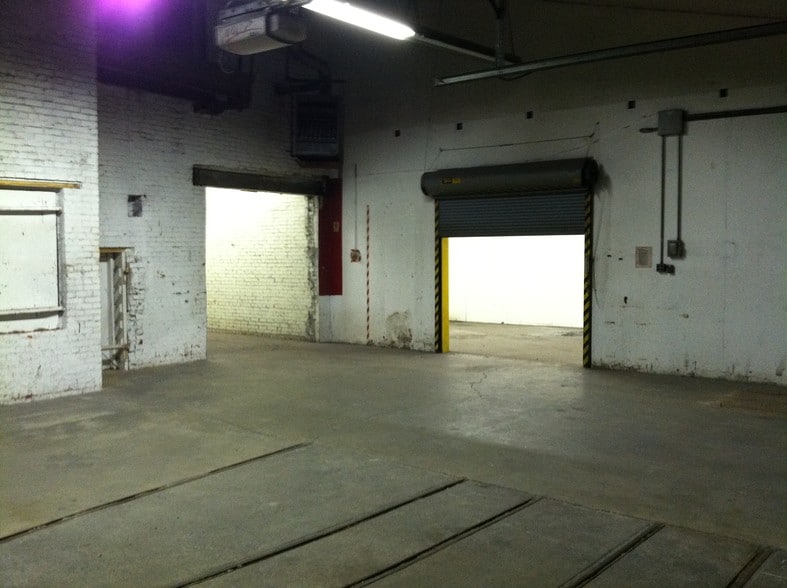 More Photos Of 175 E King St, Ephrata Warehouse For Lease