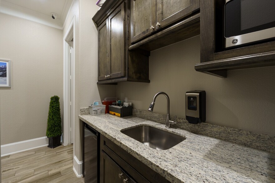 More Photos Of 17844 Mound Rd, Cypress Medical For Sale