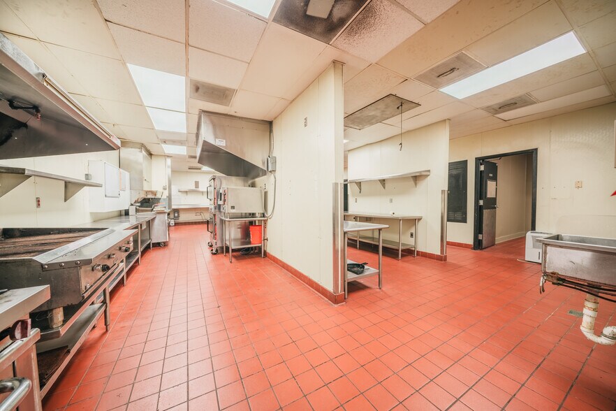 More Photos Of 7373 Comfort Inn Dr, Warrenton General Retail For Sale