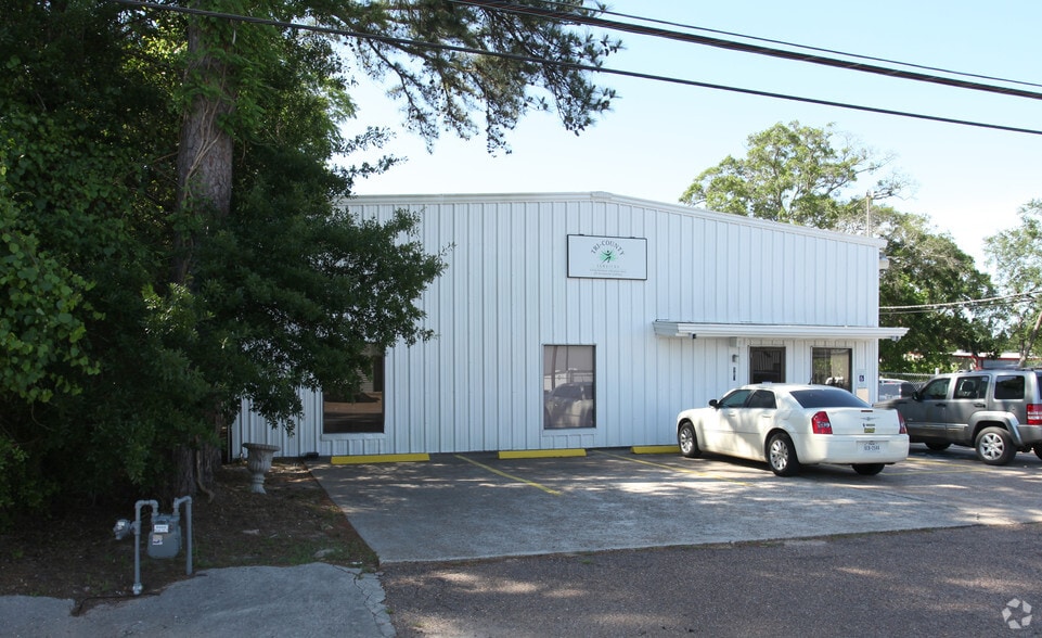 More Photos Of 507 Bryant Rd, Conroe Warehouse For Sale