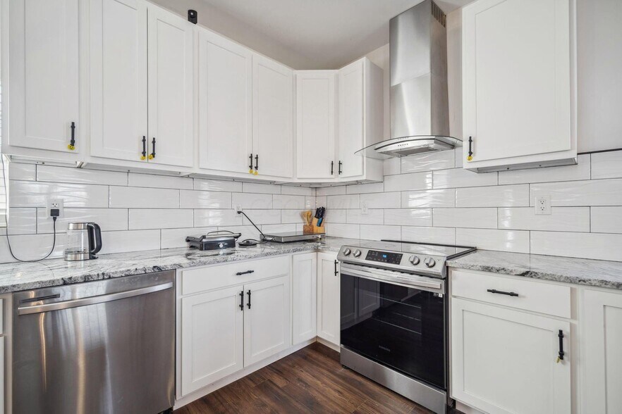 More Photos Of 4677 E Livingston Ave, Columbus Specialty For Sale