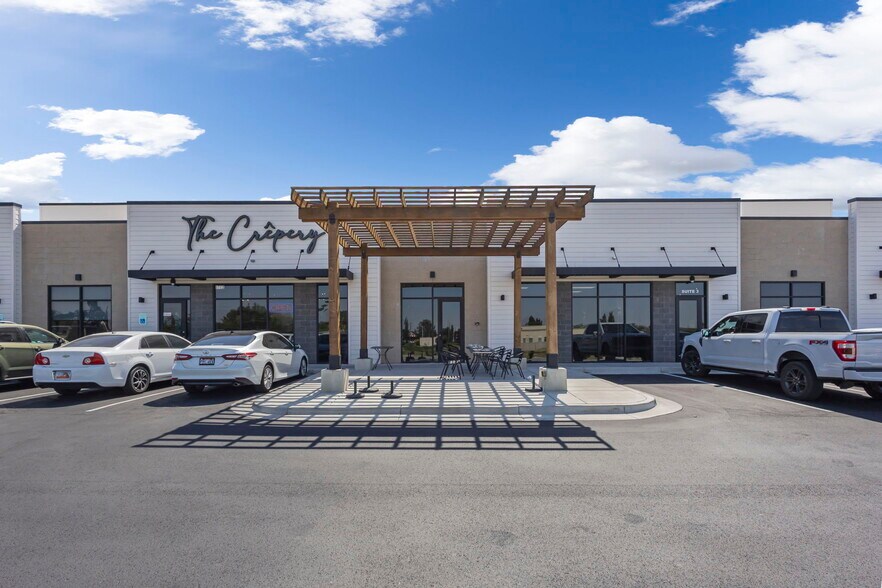 Primary Photo Of 1863 W 700 S, Syracuse Restaurant For Sale