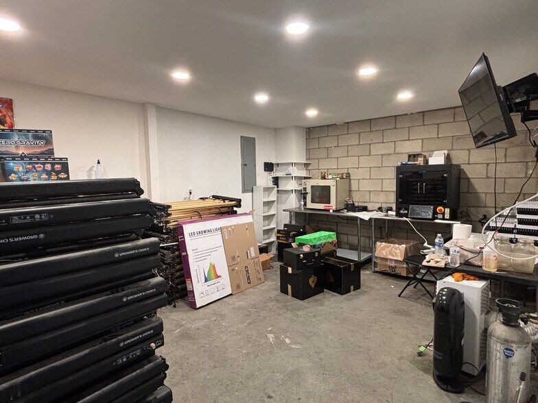 More Photos Of 1037 Enterprise Ave, San Jacinto Warehouse For Sale