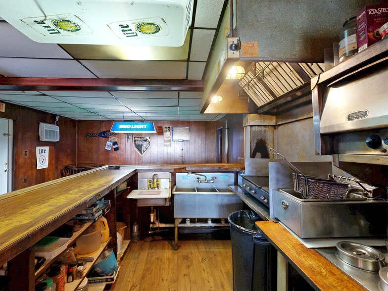 More Photos Of 103 Main St W, Girard General Retail For Sale