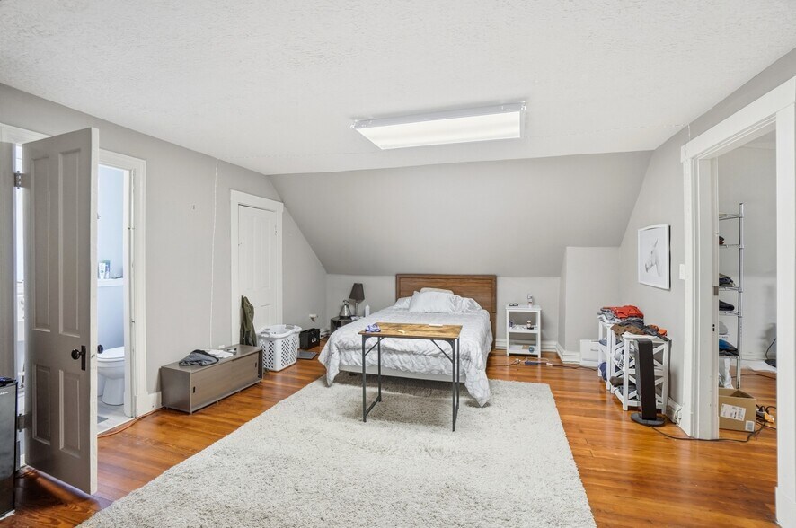 More Photos Of 2337 Victory Pky, Cincinnati Office Residential For Sale