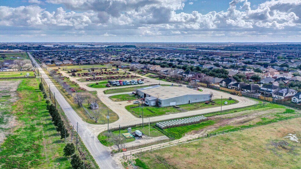 More Photos Of 6300 Schurmier Rd, Houston Warehouse For Lease