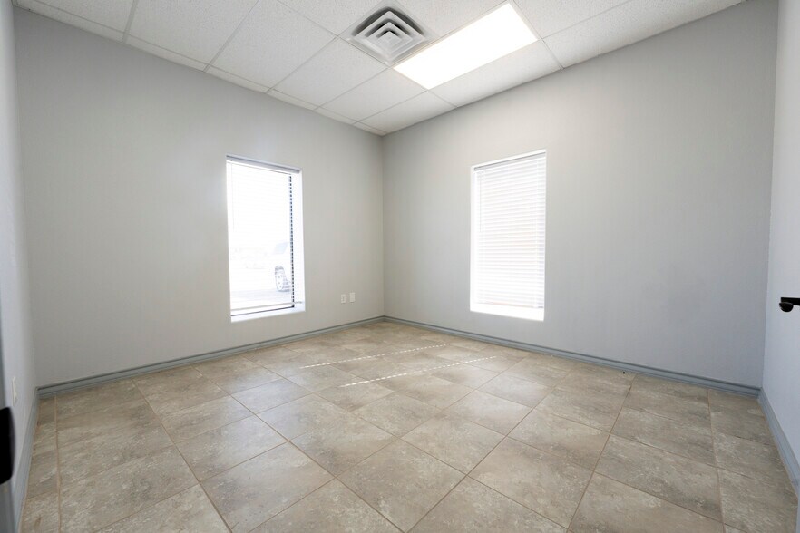 More Photos Of 1508 County Road 1105, Midland Warehouse For Lease