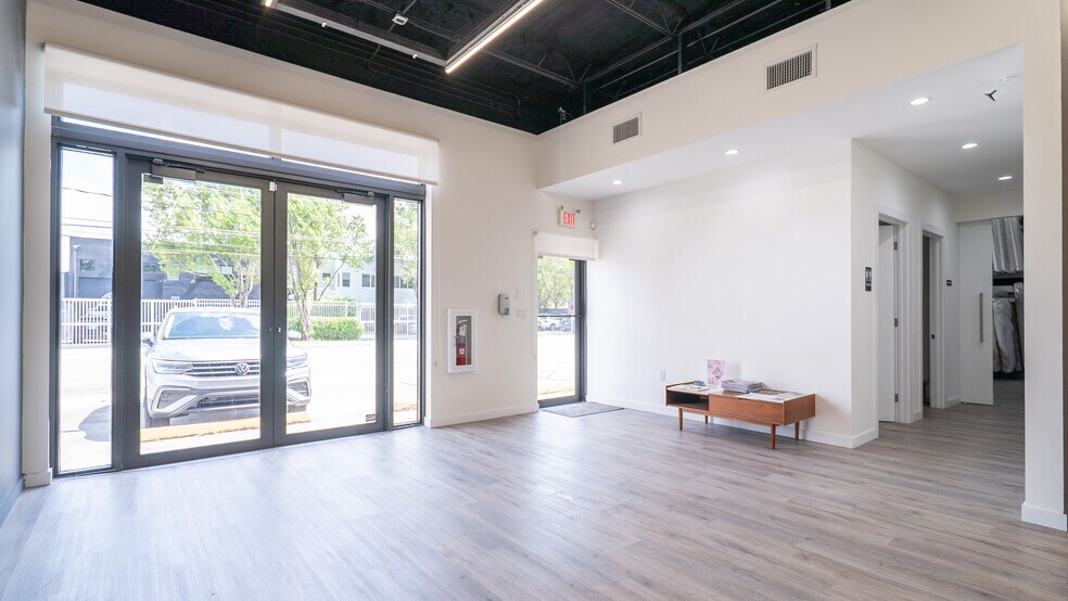 More Photos Of 326 NE 61st St, Miami Storefront Retail Office For Lease