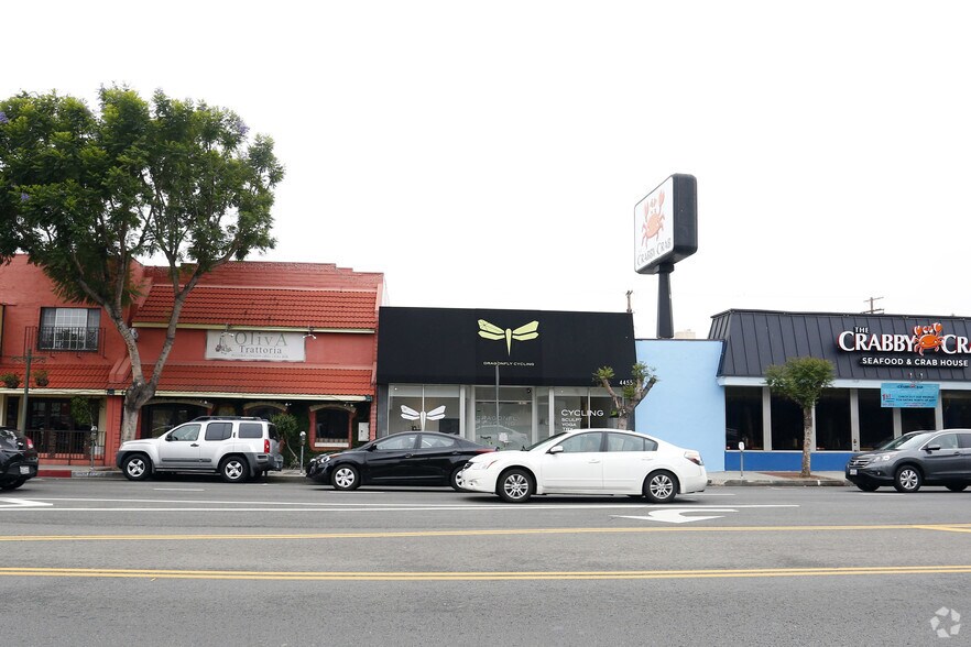 More Photos Of 4455 Van Nuys Blvd, Sherman Oaks Storefront For Sale