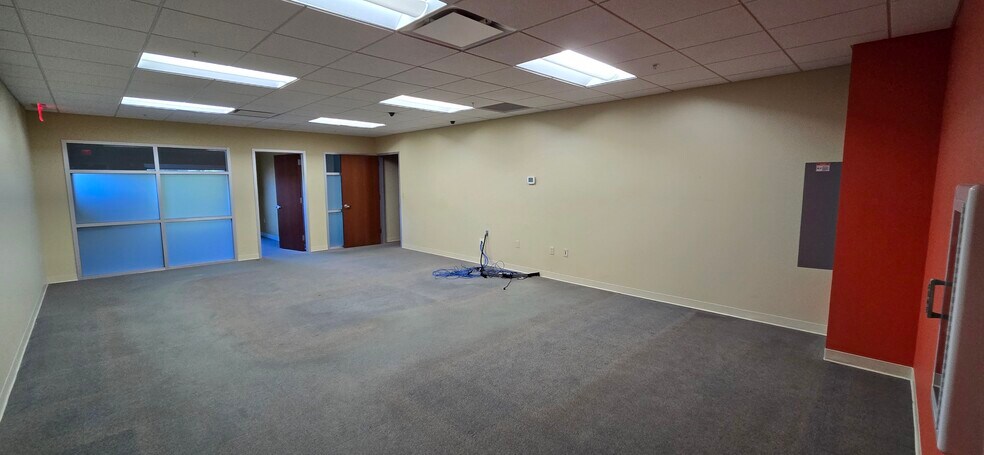 More Photos Of 955 10th Ave N, Naples Medical For Lease