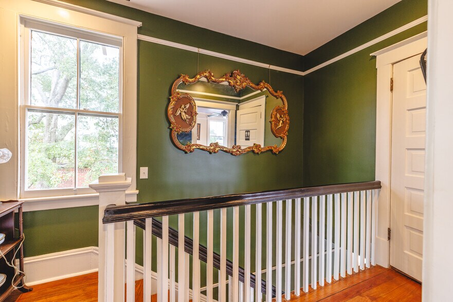 More Photos Of 9 W 43rd St, Savannah Office For Lease