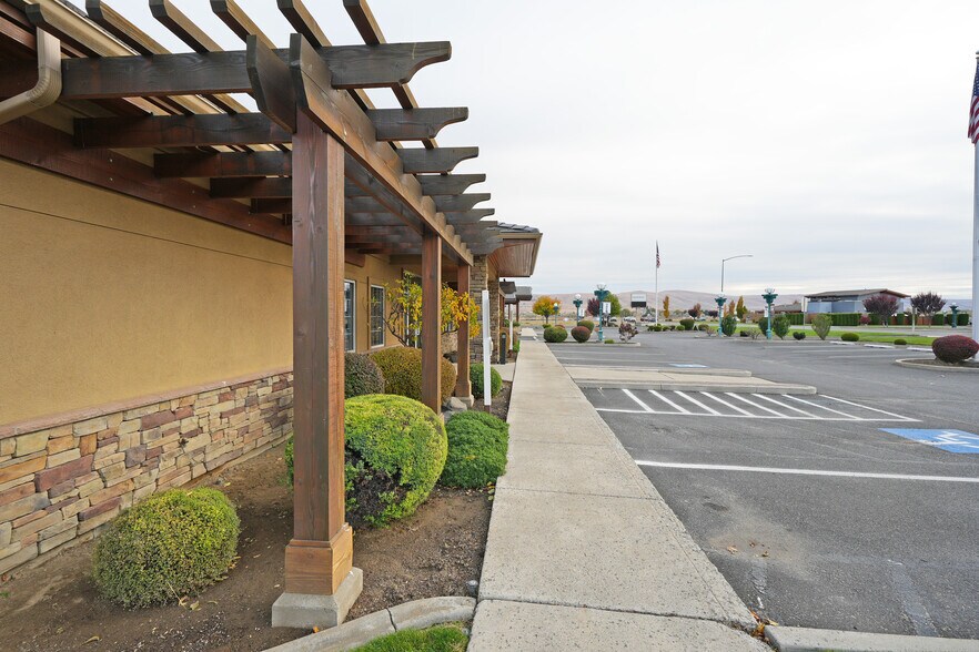 More Photos Of 3919 Creekside Loop, Yakima Medical For Lease