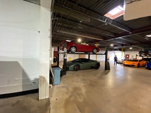 More Photos Of 1155 N Warson Rd, Creve Coeur Light Manufacturing For Lease