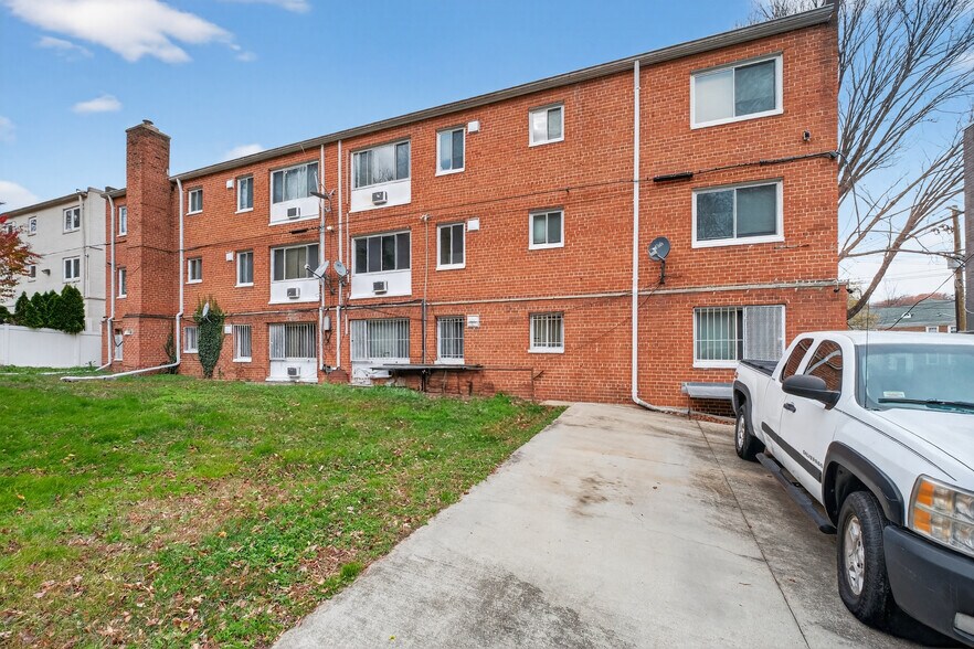 More Photos Of 2901 Gainesville St SE, Washington Apartments For Sale