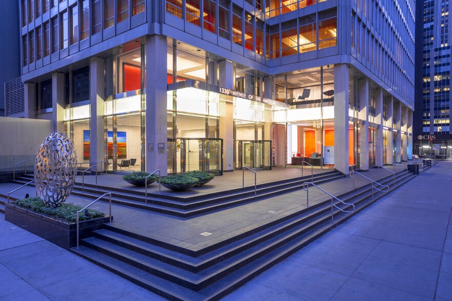 More Photos Of 1330 Avenue of the Americas, New York Office For Lease