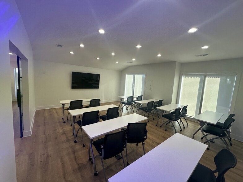 More Photos Of 1053 Oakhaven Rd, Memphis Office Residential For Sale