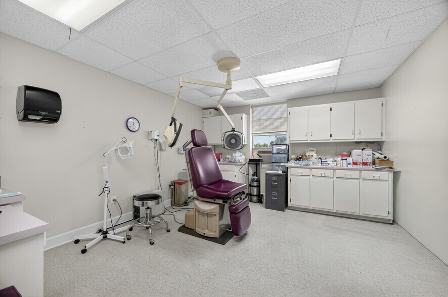 More Photos Of 207 Elk Ave S, Fayetteville Office For Sale