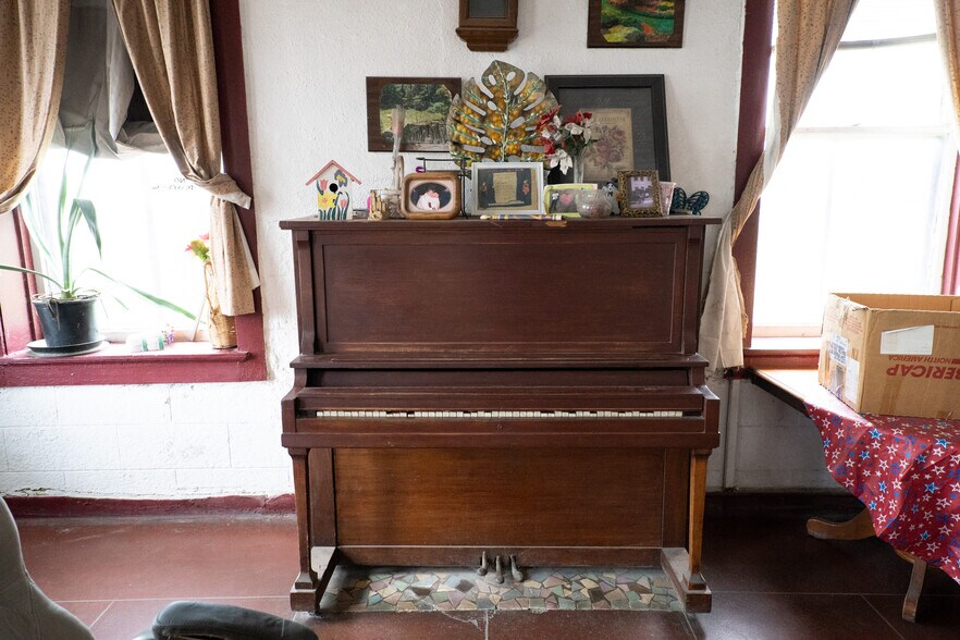 More Photos Of 601 E Avenue A, Robstown Hotel For Sale