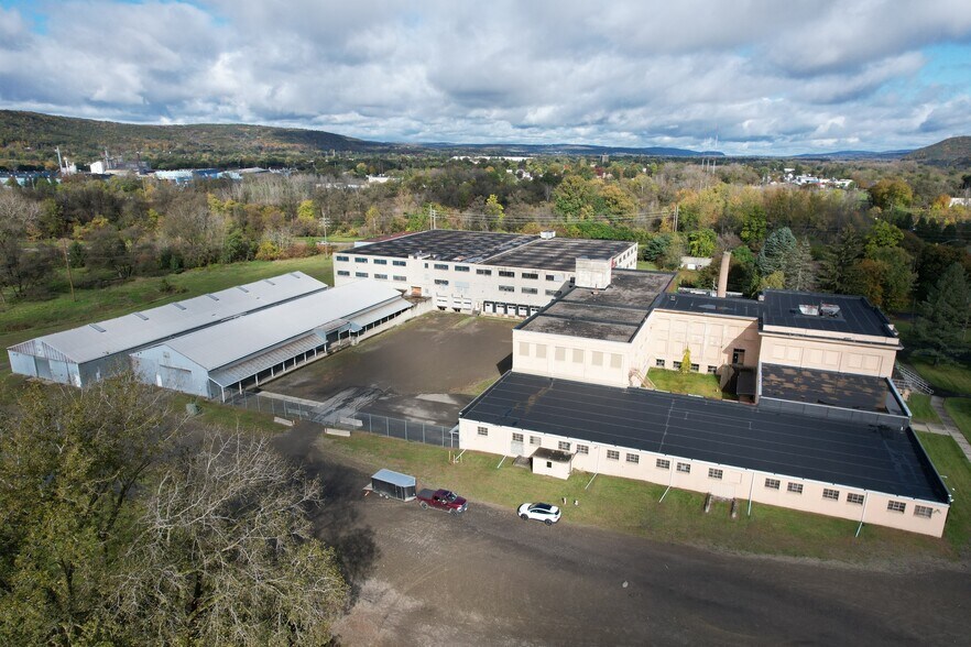 More Photos Of 1575 Lake St, Elmira Manufacturing For Lease
