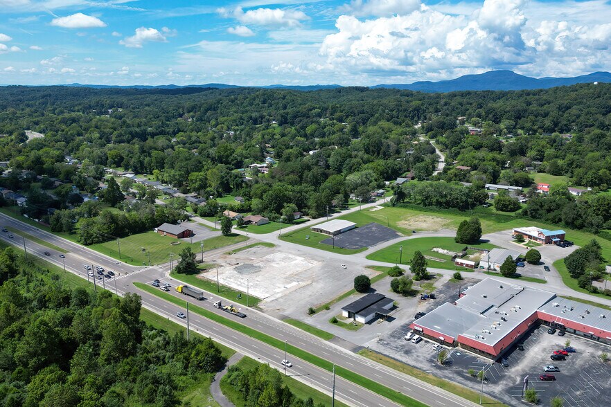 More Photos Of 1990 Oak Ridge Tpke, Oak Ridge Storefront For Sale