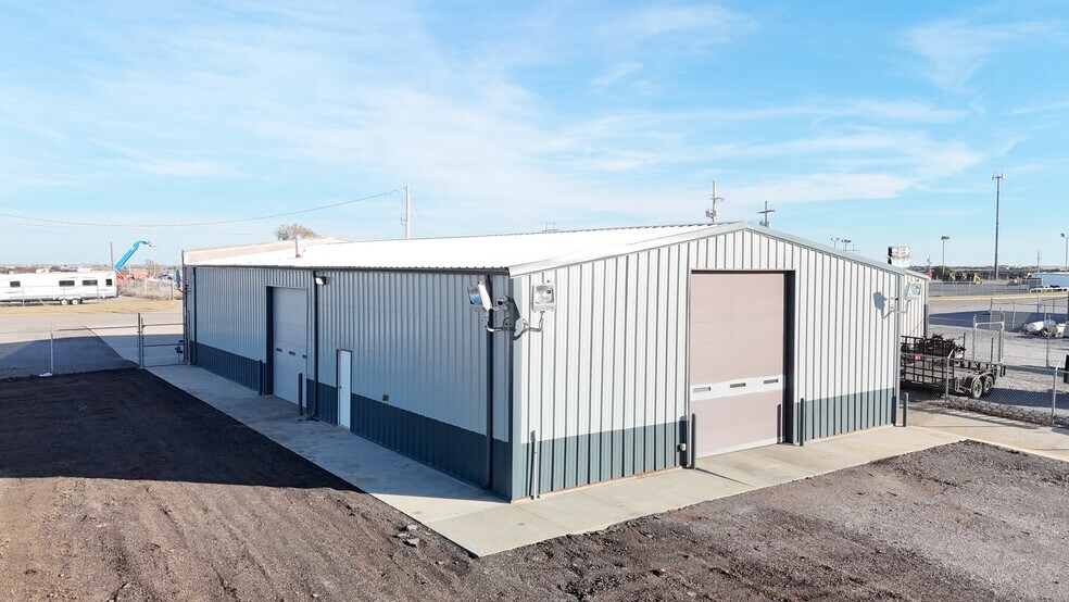 More Photos Of 207 N Loomis Rd, Weatherford Industrial For Sale